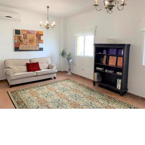 Wide and traditional- 2Bd 1Bth- Gavidia