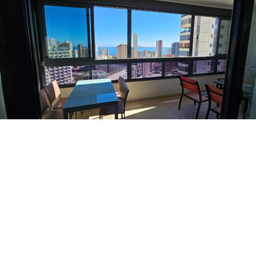 WIFI-LOCATED NEXT ENGLISH AREA-BENIDORM, APT GEMELOS 26 4PAX PISCINA-PADEL-TENIS-Parking extra 10eur dia,