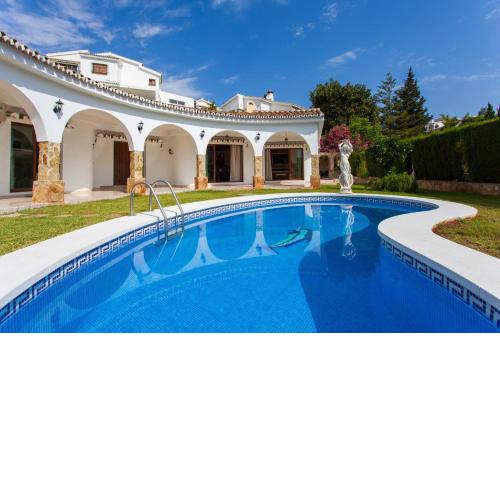 WINTER OFFERS! Fabulous Luxury Villa near the Beach Sleeps 8