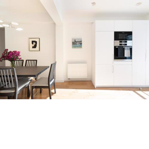Wonderful Central Athens 2 Bedroom 2 Bath Sleeps 8