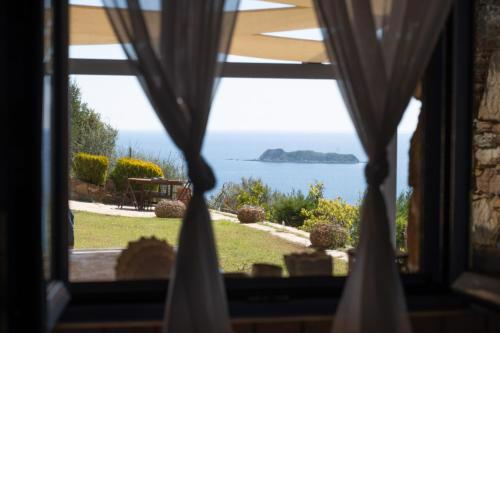 Wonderful maisonette overlooking the Aegean Sea