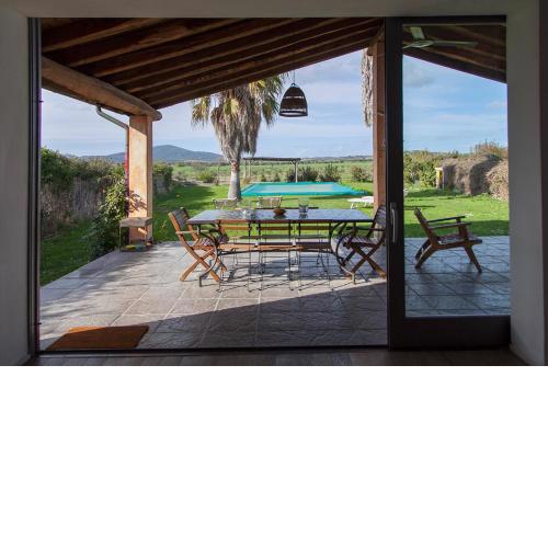 Wonderful villa with swimming pool near the sea.