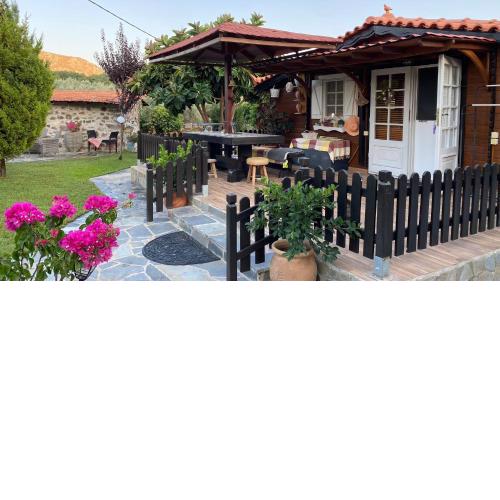 wooden house in the kardamyla