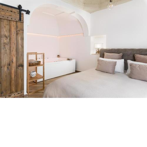 XII Luxury Home with Jacuzzi by Wonderful Italy
