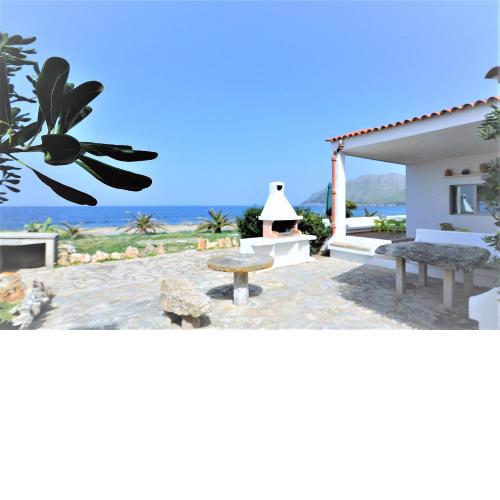 XOROI- Villa primera linea mar con vistas a Bahía Alcudia