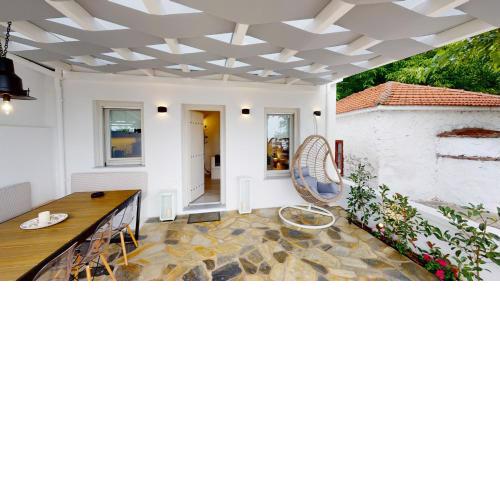 Yalos luxury home