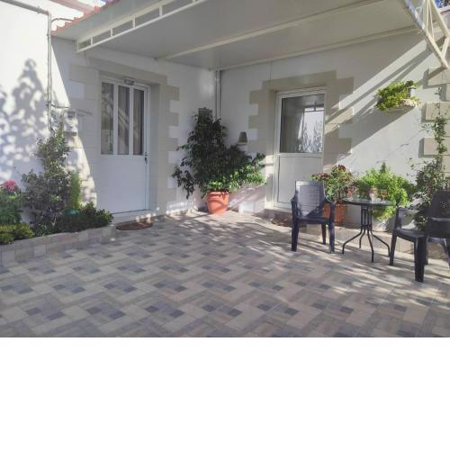 Yannis apartments