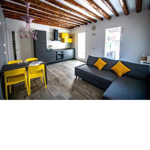YELLOW GARDEN