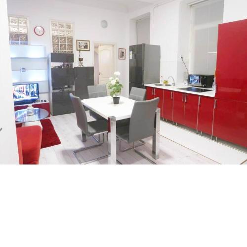 Yes, yes! lovely apartment good amenities Budapest center