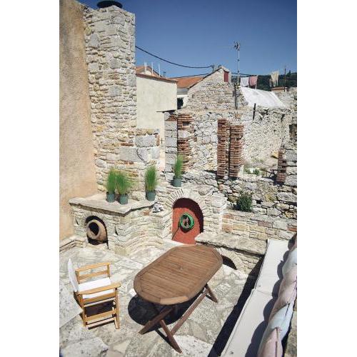 Yi artistry 1-bedroom medieval holiday house
