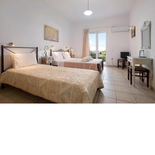 Yiannis Studio 4