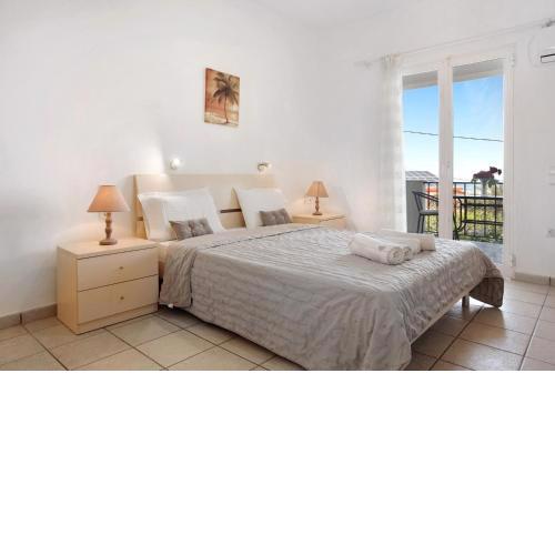 Yiannis Studio 5