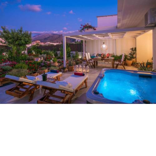 Yiasemi Luxury Suite