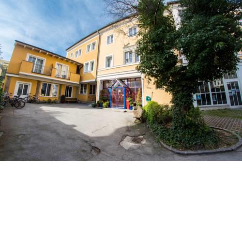 YoHo - International Youth Hostel