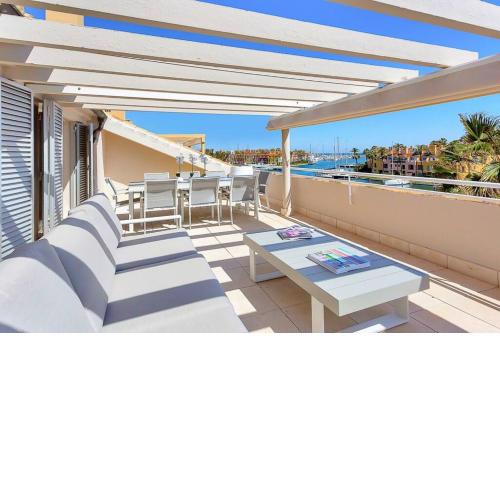 YOLO Spaces - Sotogrande Sea View Penthouse