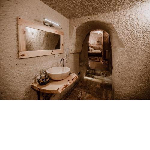 Young Cave Hotel