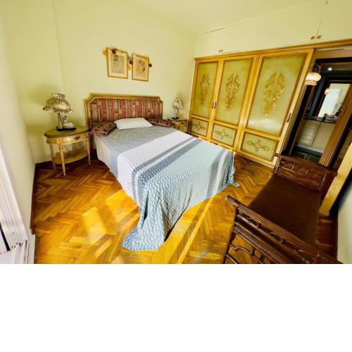 Your Second home in Barcelona with Private room and private bathroom close to Montjuic, Pl Espana, La Rambla, Ferry Port