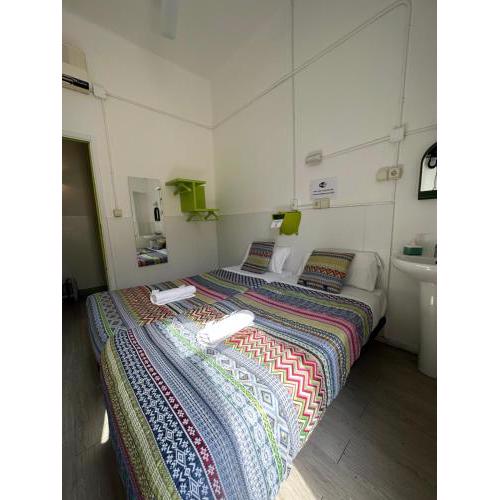 Youth Hostel - Central and Basic Universitat