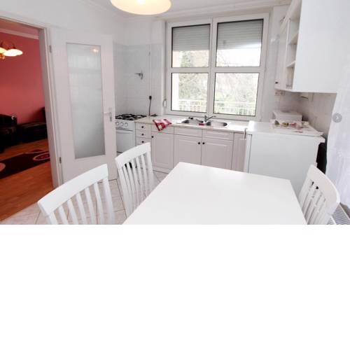 Yuliya Apartment
