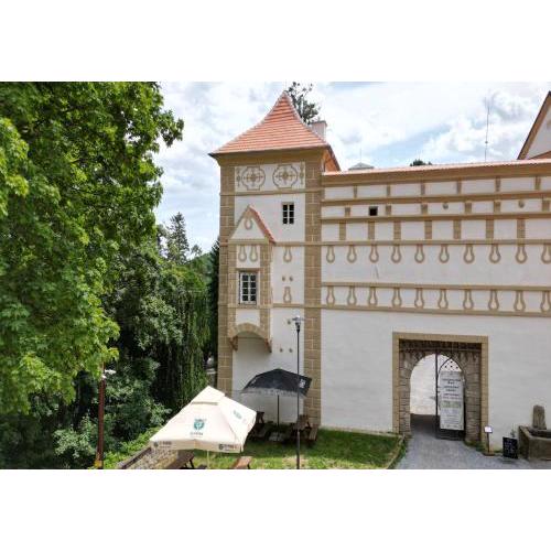 Zámek Castle Račice - Předzámčí Forecastle