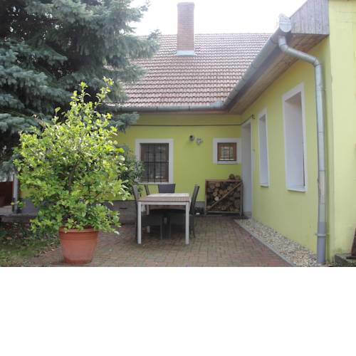 Zanati Apartmannház