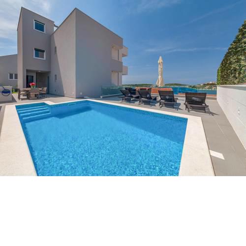 Zatoglav Villa Sleeps 12 with Pool Air Con and WiFi