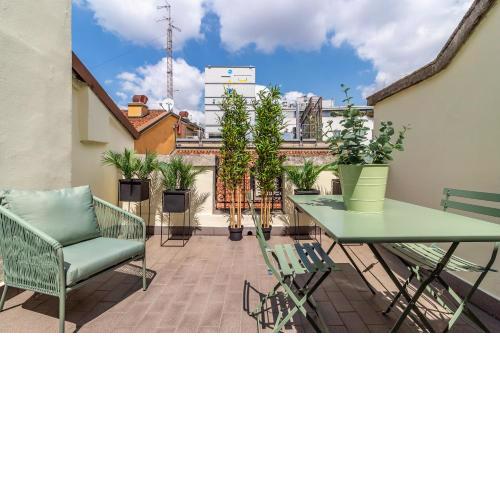 Zen Garden Rooftop Terrace and Duomo View
