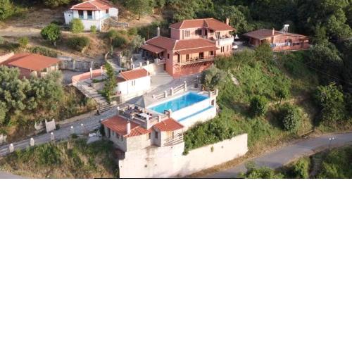 ZenTerra Country house with prive swimming pool and view