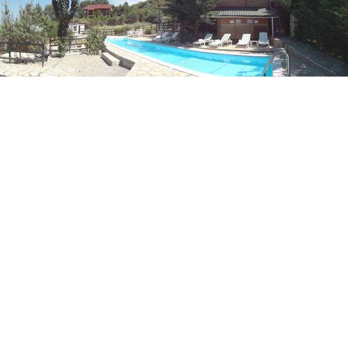 Zeus-Village οικισμός φινλανδικών chalet με πισίνες & γυμναστήριο