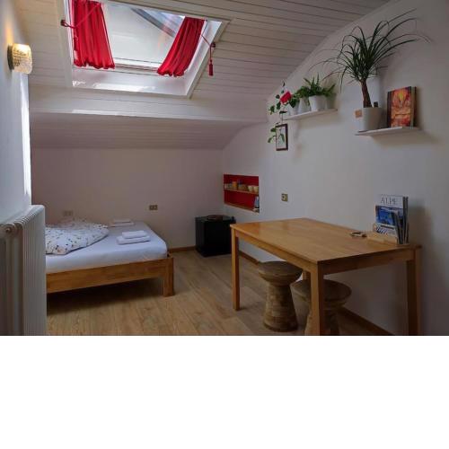 Zimmer mit Bad und Garagenparkplatz