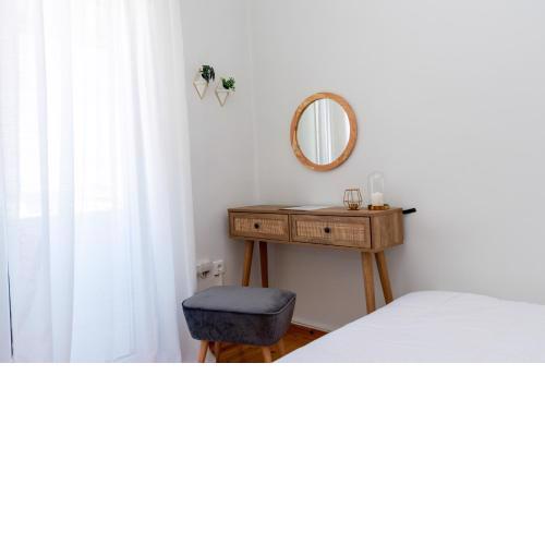 Zoe's apartment