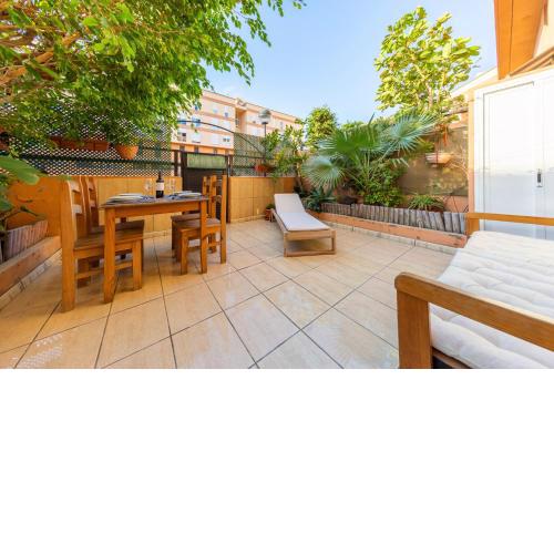 ZOE'S GARDEN HOLIDAY HOME - by MEDANO4YOU