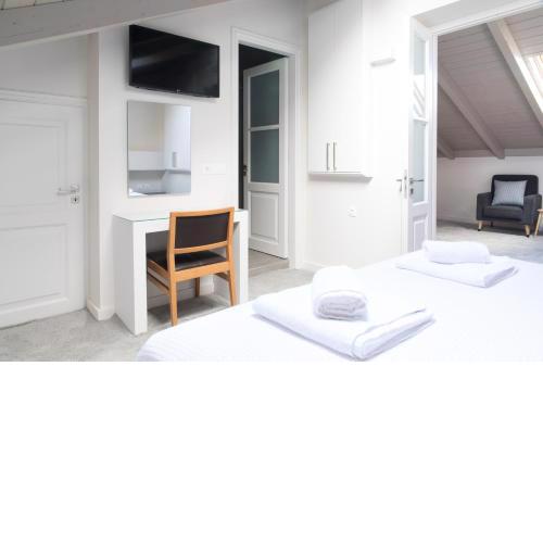 Zoe's Villa - modern Karystos apartments by the port and beach