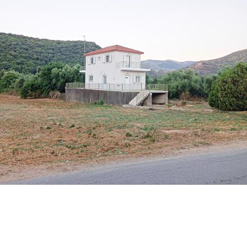 Zoi's Hοuse.Vacation home in Mani near Vathi beach