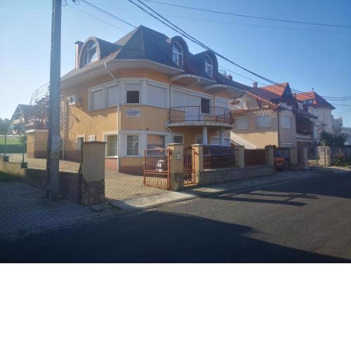 Zöld Sólyom Apartman