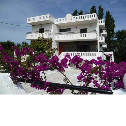 Zourpos Studios & Apartments