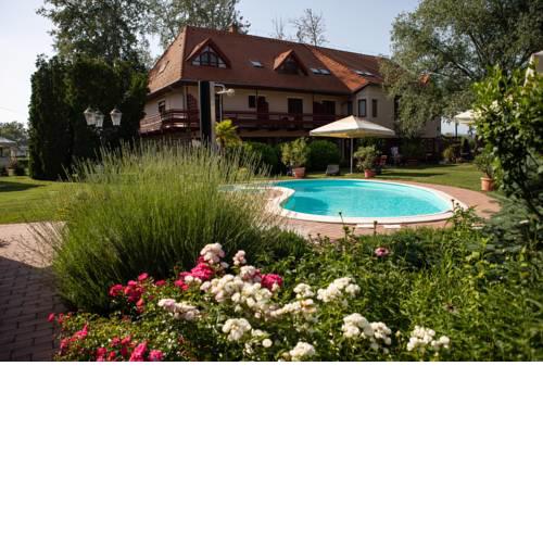 Zsanett Hotel