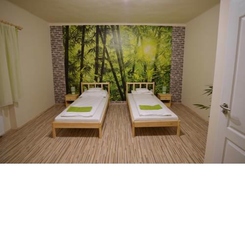 Zsolnay Apartmanház Exotic