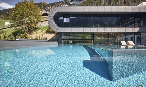 Aktívny aj relaxačný pobyt v Južnom Tirolsku: 4* Wellness Sporthotel Ratschings s polpenziou a bazénmi + sauny