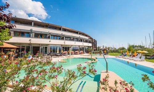 Balaton v luxusnom Golden Lake Resort Hoteli **** s polpenziou a neobmedzeným wellness s bazénmi a saunami