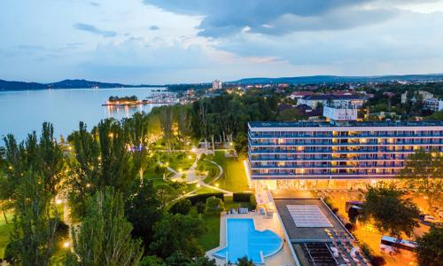 Balatonfüred: Danubius Hotel Annabella ***superior pri jazere Balaton s polpenziou, súkromnou plážou a bazénmi
