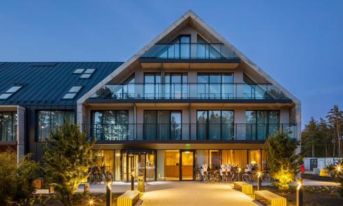Baltské more pri pláži a jazere: Saltic Hotel Resort & Spa Łeba s polpenziou a neobmedzeným wellness