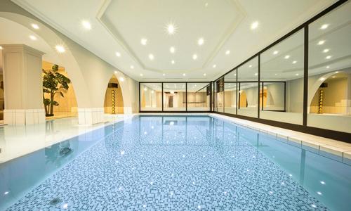 Bavorský les: Dizajnový Das Kronberg s raňajkami, neobmedzeným wellness s bazénom a saunami + zľavová karta