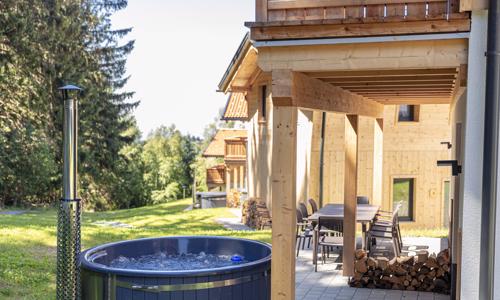 Bavorský les: Jedinečný pobyt v modernom zrube St. Englmar Chalets s relaxom vo wellness (sauna a vírivka)