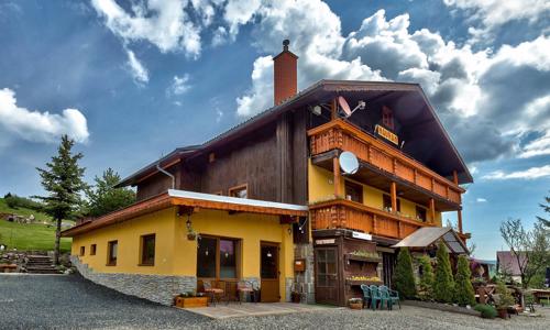 Belianske Tatry 2,3 km od ski areálu: Ždiar v Penzióne Havran s raňajkami + vírivka a zábavné aktivity