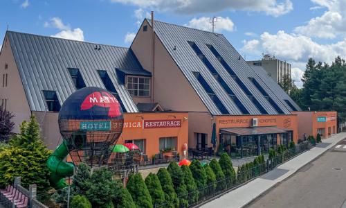 Benešov pri Prahe a zámku Konopiště: Hotel Benica *** s adventure golfom, vírivkou + sauna a raňajky/polpenzia