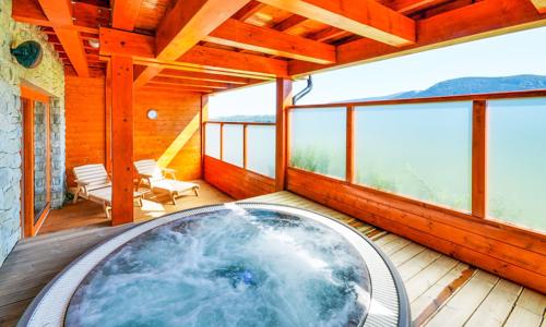 Beskydy luxusne v Golf & Ski Resorte Ostravice **** s raňajkami, denne vstupom do wellness a olejovou masážou