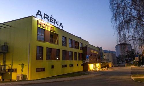 Biele Karpaty nielen pre rodiny v Hoteli Aréna *** s raňajkami či polpenziou a zľavou na burgre + dieťa zdarma