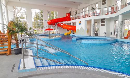 Bogács: Hotel Strand *** priamo prepojený s termálnymi kúpeľmi (8 bazénov) s neobmedzeným vstupom + raňajky