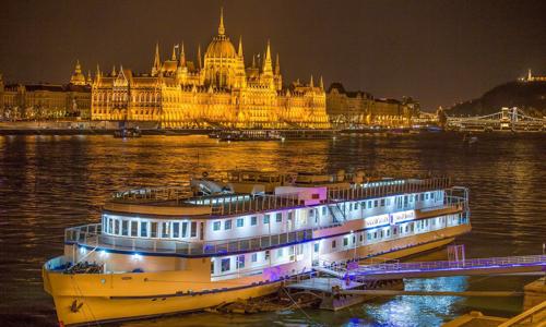 Budapešť: Netradičný pobyt v klimatizovanej kajute lodného Grand Jules Boat Hotela *** + raňajky formou bufetu